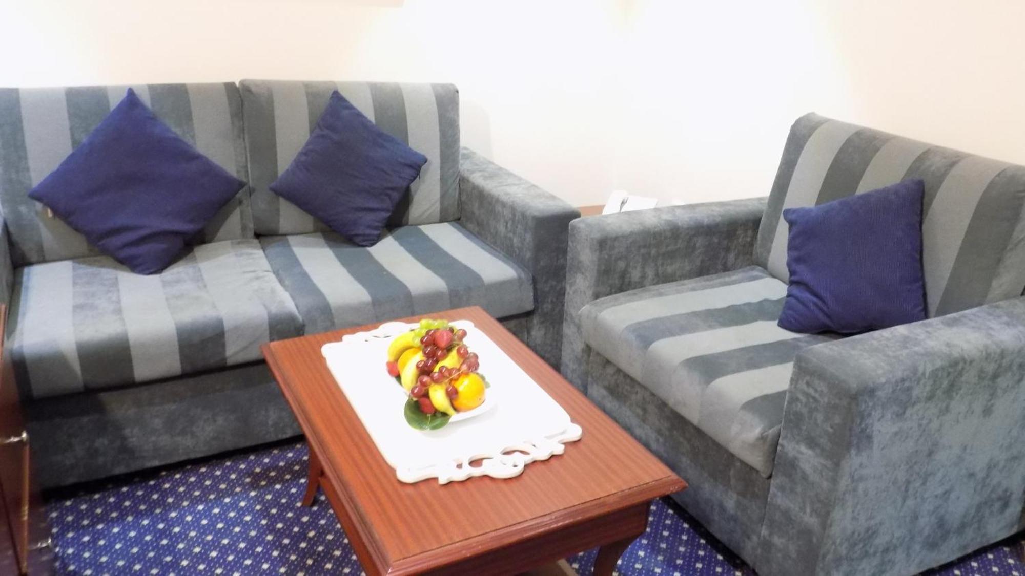 Onizah Hotel Unaizah Habitación foto